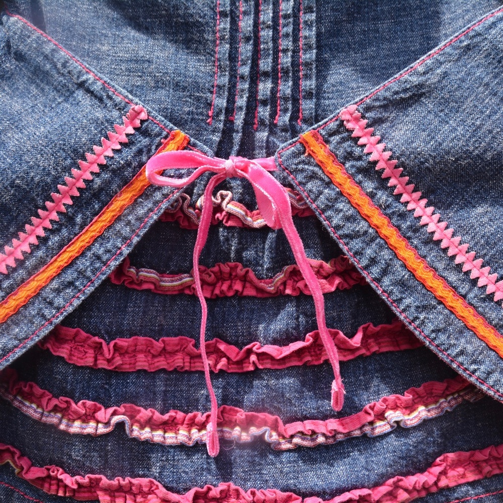 Oilily Denim Top with appliqué and apron tied back - Size 12Months